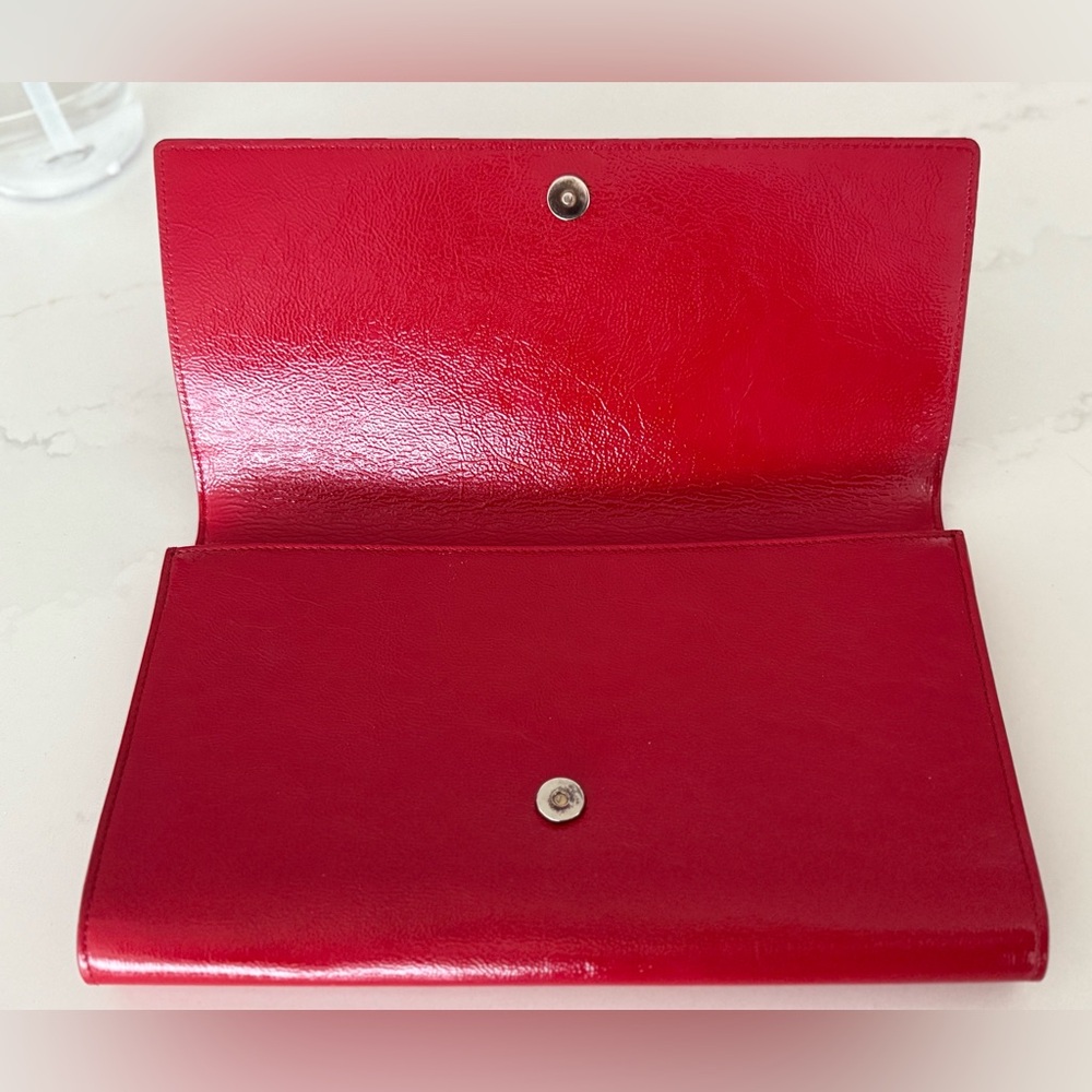 SAINT LAURENT  Textured Patent Monogram Large Belle De Jour Clutch Patent Red. - Picture 3 of 8